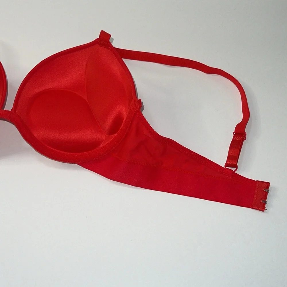 Super Push Up Extreme Padded Maximum Lift Add 2 Cup Size Bombshell Bra. NWT